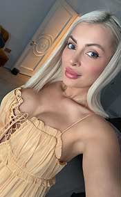 Mature London Escorts: Mature Busty Blonde GFE, Dominatrix, Fetish, Tie and Tease, Role Play and Duo Escort Escort Tate